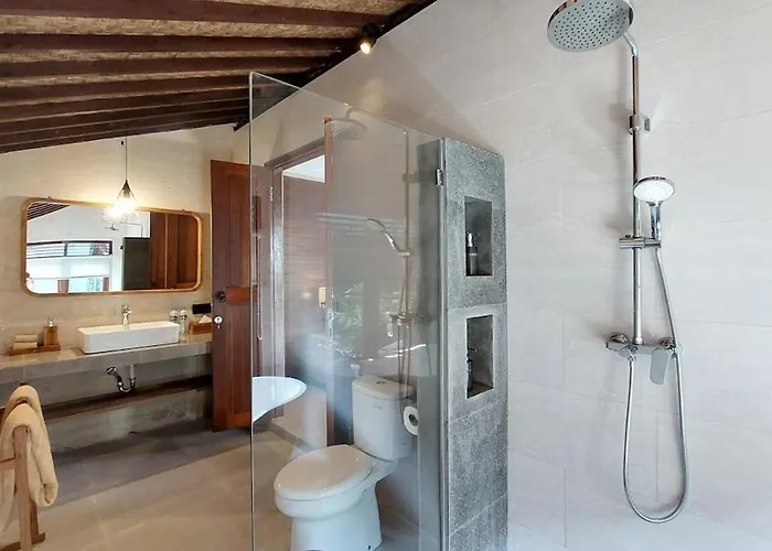 Chic 1br Romantic & Private Pool At Puri Bhawana Вилла