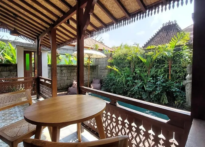 Chic 1br Romantic & Private Pool At Puri Bhawana Вилла