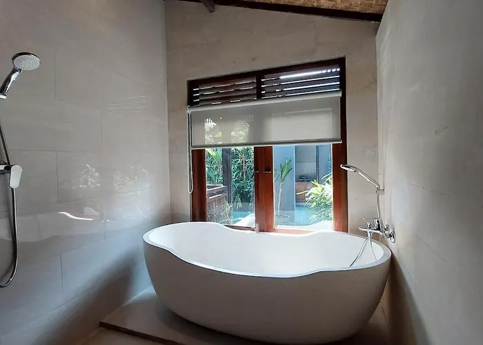 Вилла Chic 1br Romantic & Private Pool At Puri Bhawana